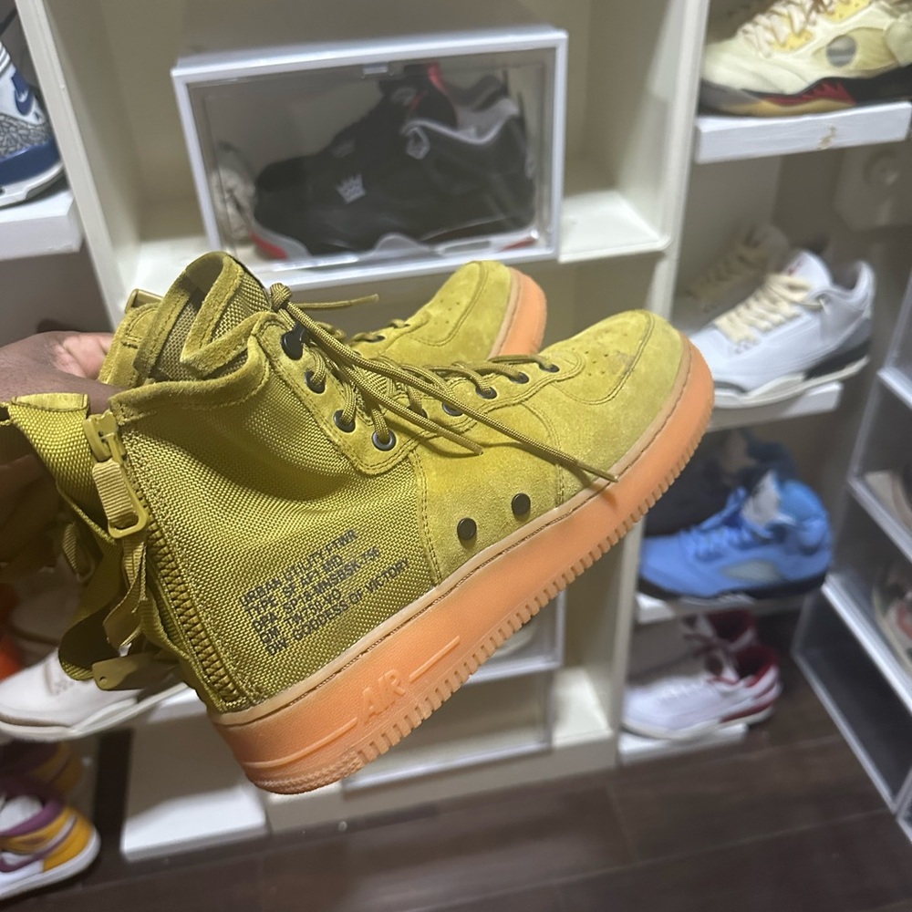 Nike SF AirForce1 Mid “Desert Moss”